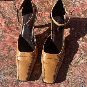 1990s Nine West Tan and brown ankle strap square toe pump size 8N